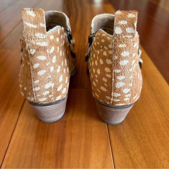 NWOT Vionic Leather or Haircalf Deer Print Real Fur Zip Ankle Boots Cecily Tan - Picture 6 of 13